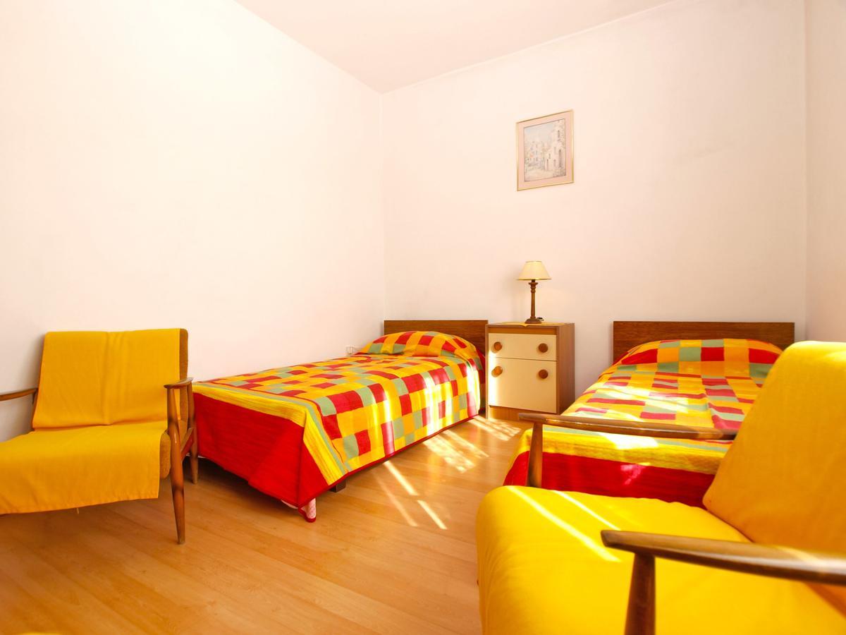 Apartments Mirela 1554 Pula Bagian luar foto