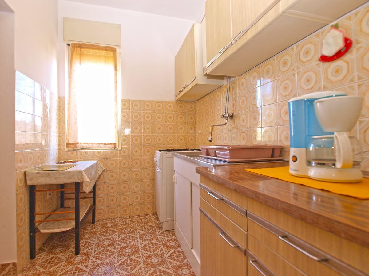 Apartments Mirela 1554 Pula Bagian luar foto