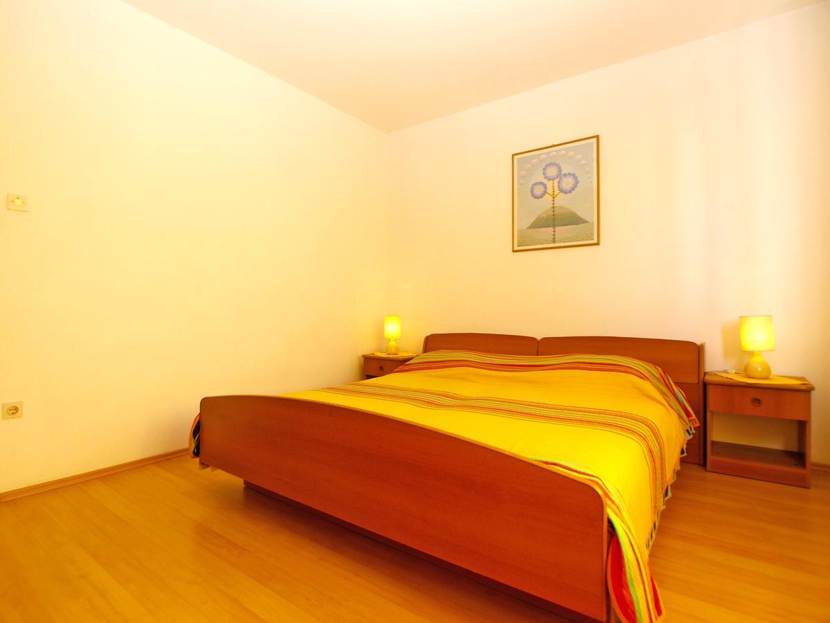 Apartments Mirela 1554 Pula Bagian luar foto