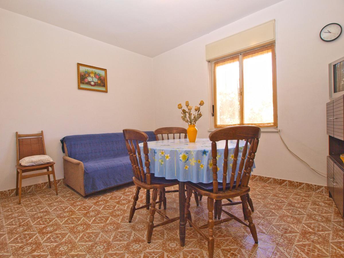 Apartments Mirela 1554 Pula Bagian luar foto