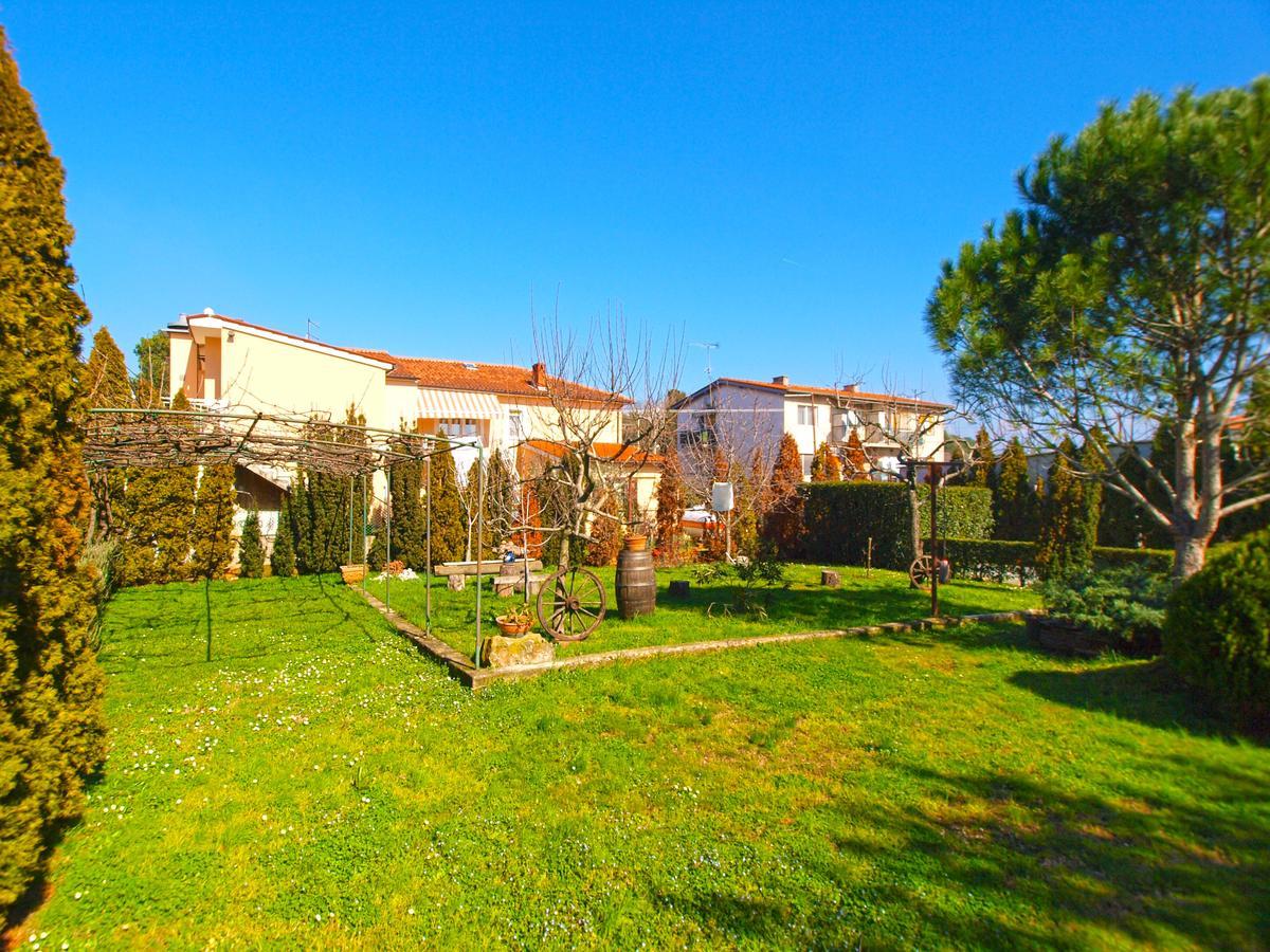 Apartments Mirela 1554 Pula Bagian luar foto