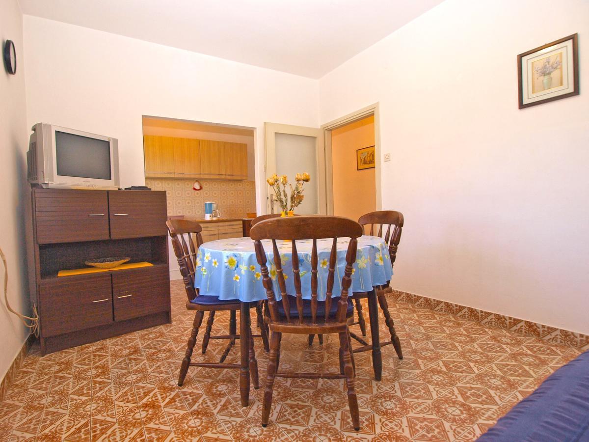 Apartments Mirela 1554 Pula Bagian luar foto