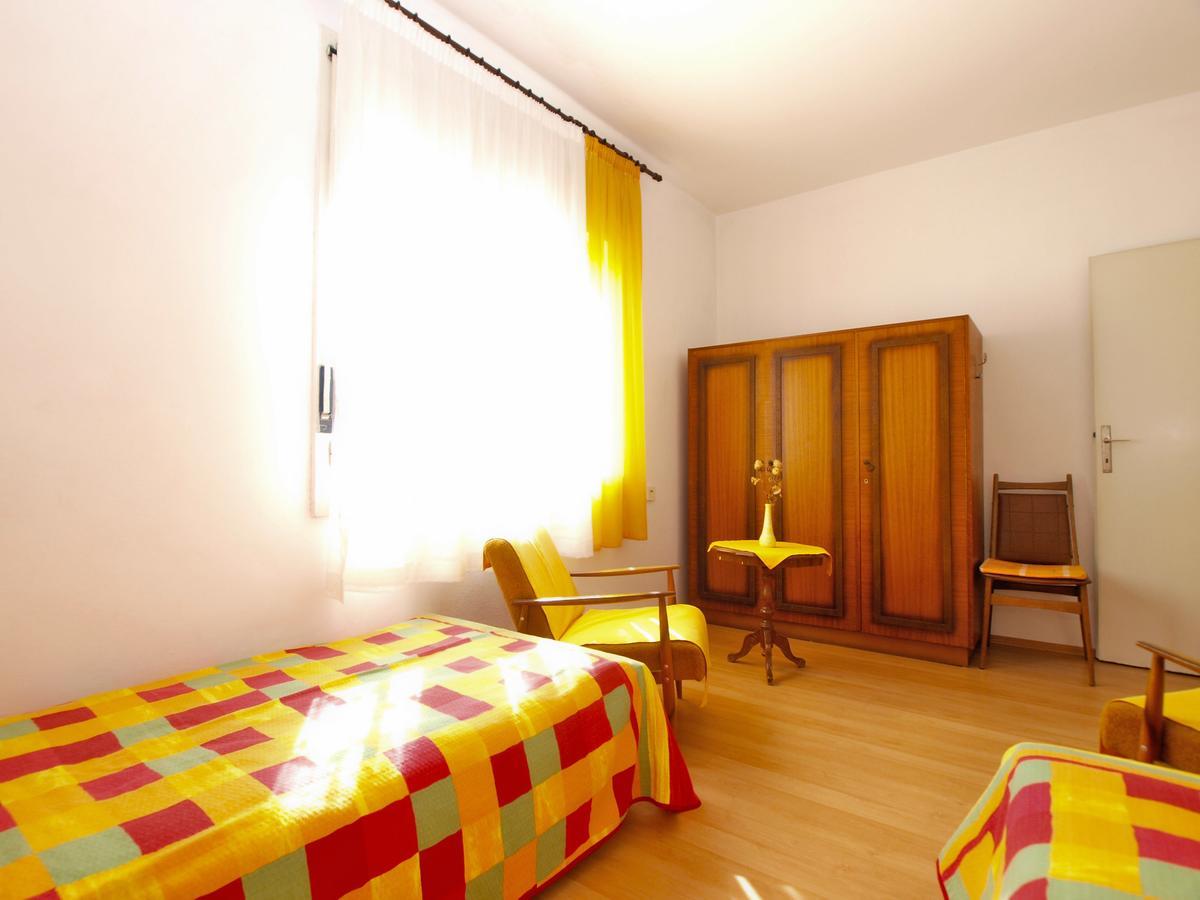 Apartments Mirela 1554 Pula Bagian luar foto