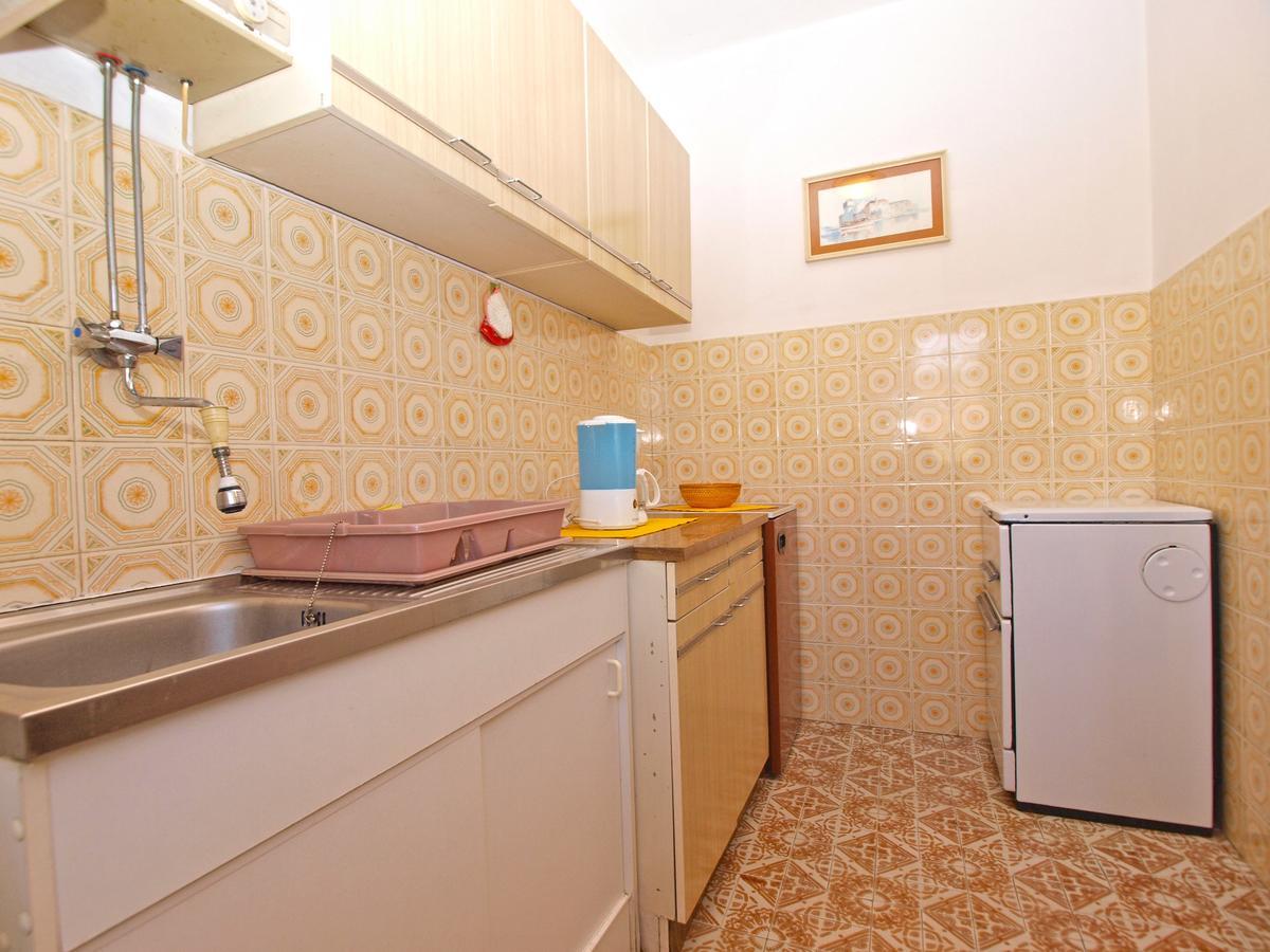 Apartments Mirela 1554 Pula Bagian luar foto